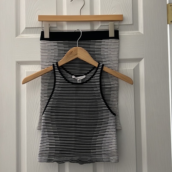 BCBGeneration Bodycon Abstract Seamless Set - Picture 3 of 16